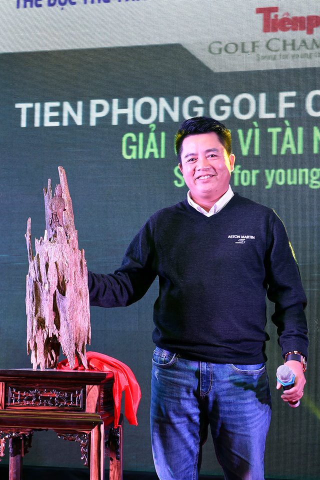 Lộ diện chủ nhân khối trầm hương 210 triệu tại Golf Tiền Phong Championship - ảnh 1