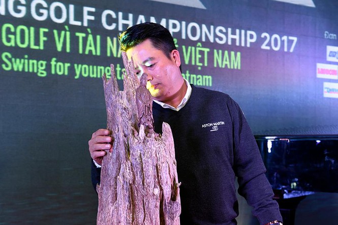 Lộ diện chủ nhân khối trầm hương 210 triệu tại Golf Tiền Phong Championship - ảnh 3