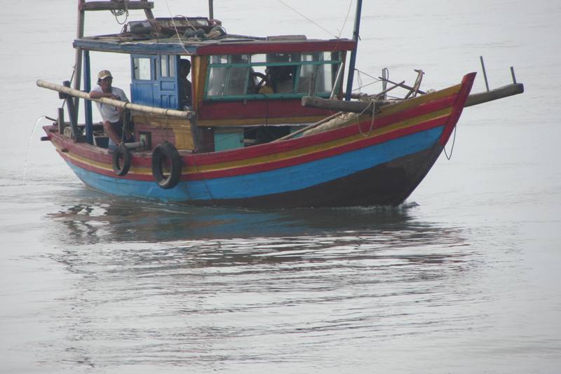 Những ngư dân nặng lòng với biển