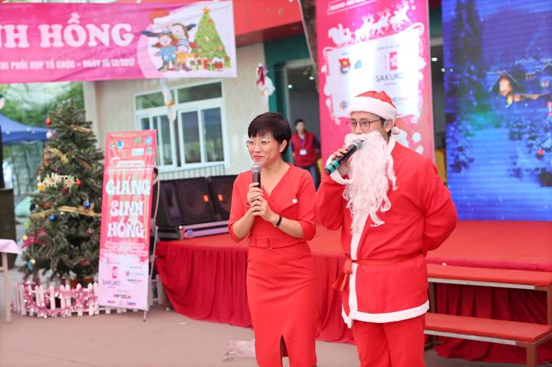 Đại tiệc Giáng sinh tràn ngập tiếng cười tại Bệnh viện Nhi Trung ương