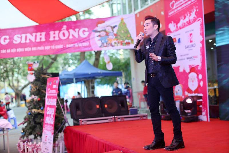 Đại tiệc Giáng sinh tràn ngập tiếng cười tại Bệnh viện Nhi Trung ương