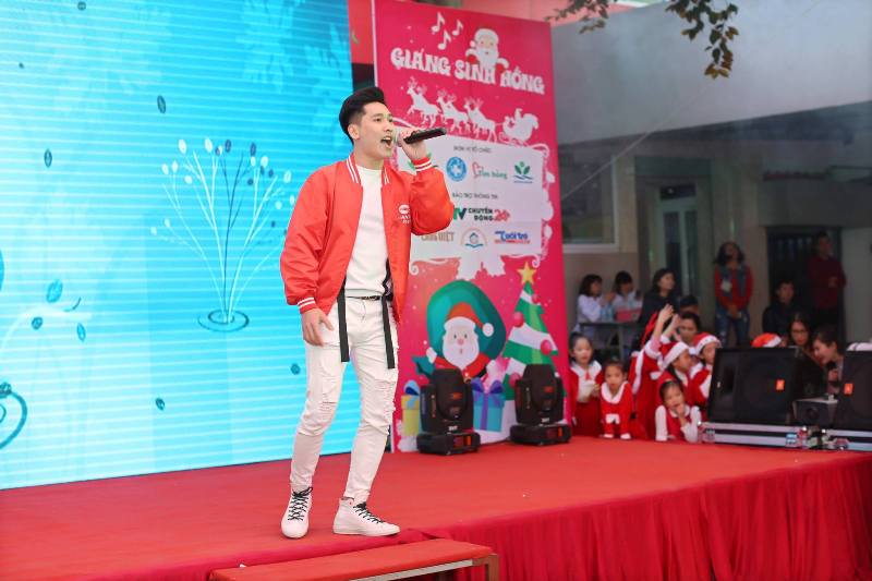 Đại tiệc Giáng sinh tràn ngập tiếng cười tại Bệnh viện Nhi Trung ương