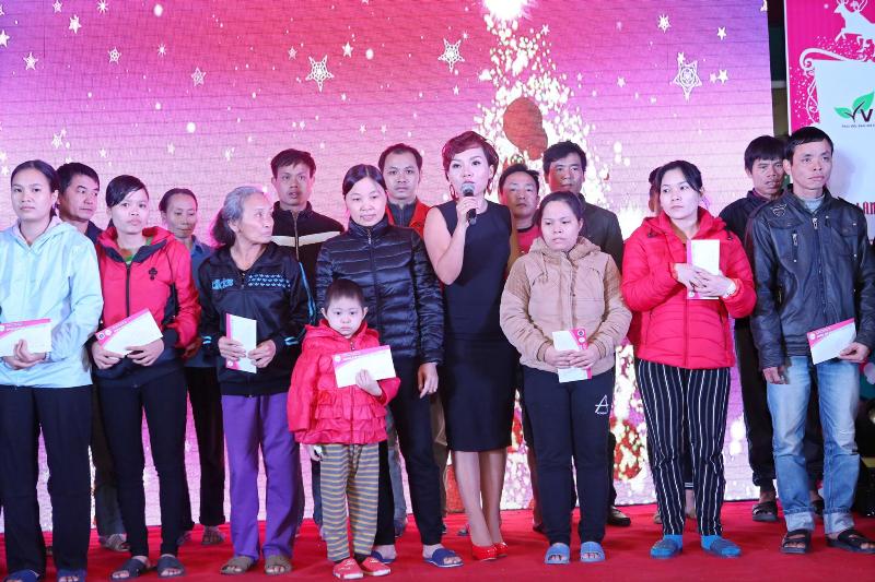 Đại tiệc Giáng sinh tràn ngập tiếng cười tại Bệnh viện Nhi Trung ương