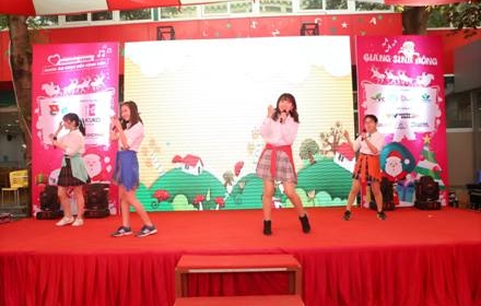Đại tiệc Giáng sinh tràn ngập tiếng cười tại Bệnh viện Nhi Trung ương