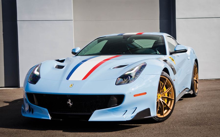 Ngắm siêu phẩm Ferrari F12 TdF nổi bật với sọc đua cờ Pháp, có giá gần 30 tỷ VNĐ