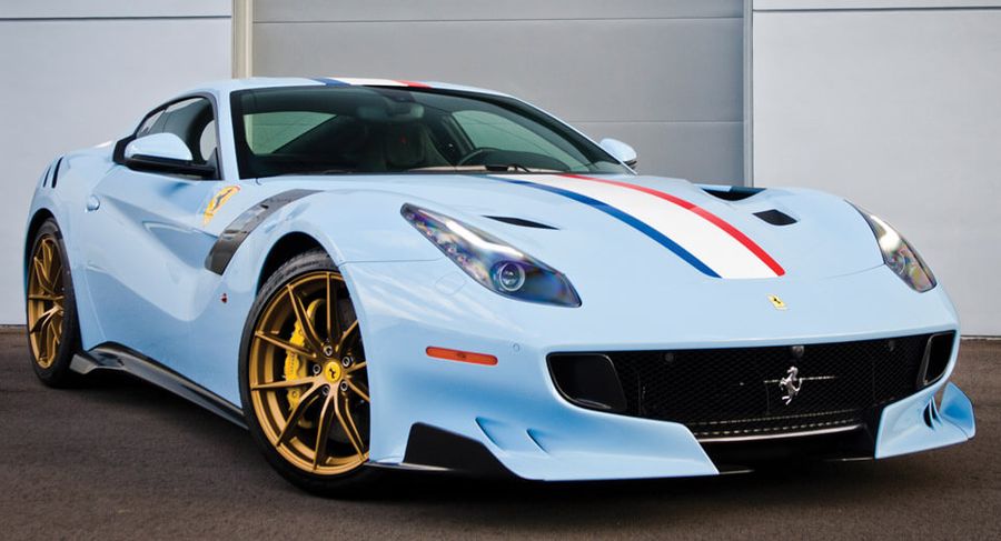 Ngắm siêu phẩm Ferrari F12 TdF nổi bật với sọc đua cờ Pháp, có giá gần 30 tỷ VNĐ