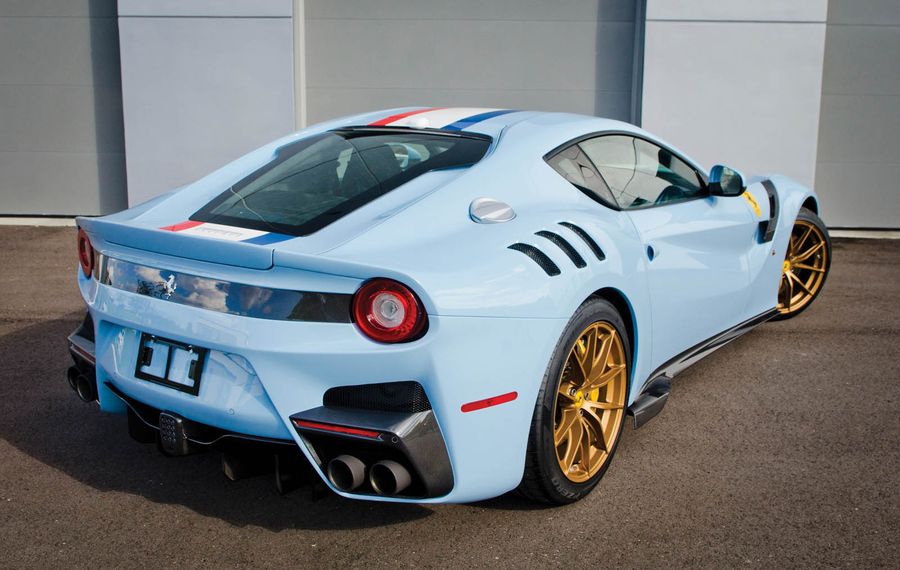 Ngắm siêu phẩm Ferrari F12 TdF nổi bật với sọc đua cờ Pháp, có giá gần 30 tỷ VNĐ