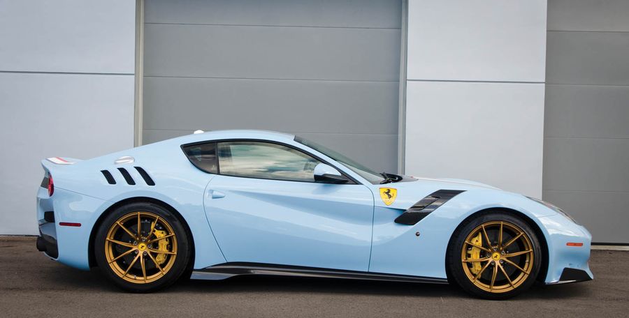 Ngắm siêu phẩm Ferrari F12 TdF nổi bật với sọc đua cờ Pháp, có giá gần 30 tỷ VNĐ