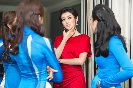 Huyền My đẹp lạ làm cố vấn chuyên môn cuộc thi Hoa khôi sinh viên Việt Nam