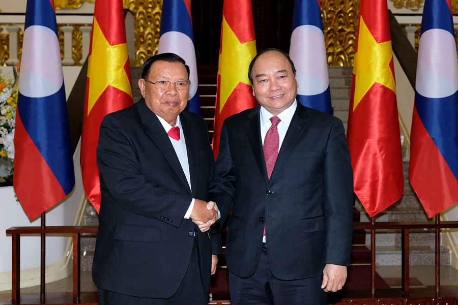 Thủ tướng Nguyễn Xuân Phúc hội kiến với Tổng Bí thư, Chủ tịch nước Lào