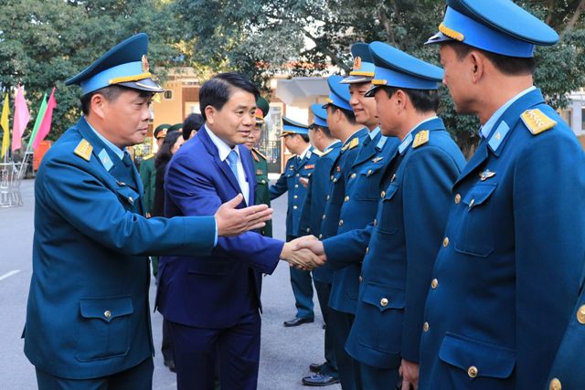 Chủ tịch UBND TP Nguyễn Đức Chung thăm, chúc mừng cán bộ, chiến sỹ Sư đoàn Phòng không 361