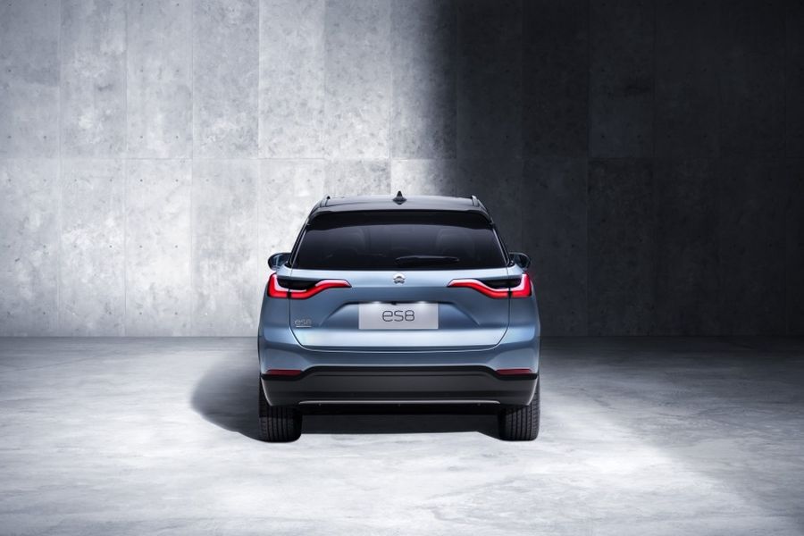SUV điện Nio ES8 mạnh 643 mã lực, phạm vi lái 352km có giá rẻ gần bằng một nửa Tesla Model X