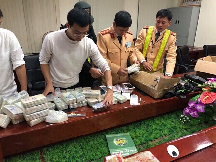 Quảng Ninh: Liên tiếp bắt hàng trăm điện thoại không nguồn gốc, giấy tờ