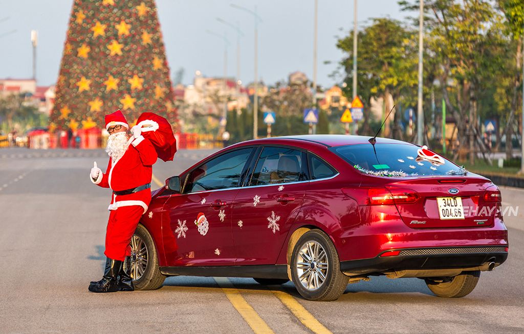 Năm nay ông già Noel cưỡi 