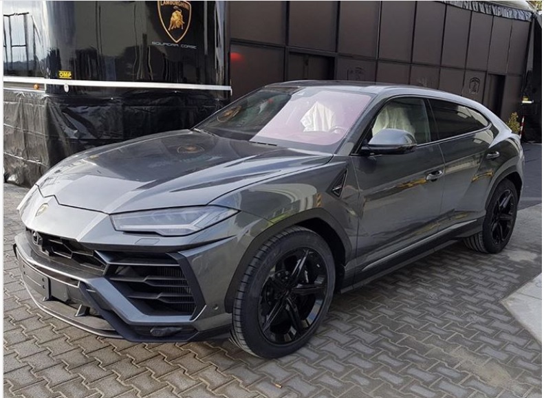 Ngắm Lamborghini Urus màu xám Grigio Lynx ngoài đời thực