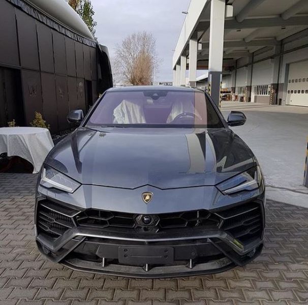 Ngắm Lamborghini Urus màu xám Grigio Lynx ngoài đời thực