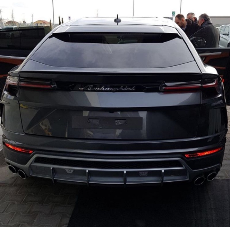 Ngắm Lamborghini Urus màu xám Grigio Lynx ngoài đời thực