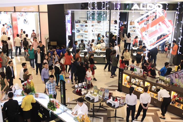 Gần 70.000 lượt khách đến Vincom Plaza Lê Thánh Tôn, Nha Trang ngày khai trương