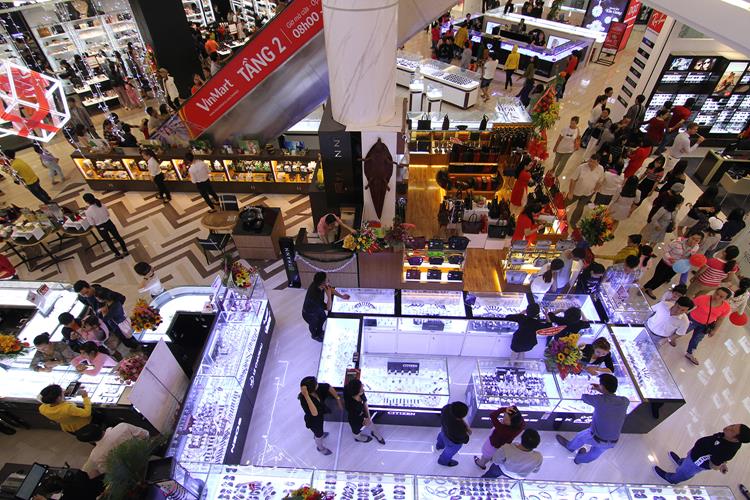 Gần 70.000 lượt khách đến Vincom Plaza Lê Thánh Tôn, Nha Trang ngày khai trương