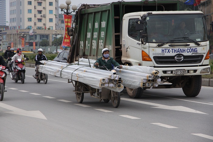 Bài 180: Xe thồ “kềnh càng” vẫn nghênh ngang diễu phố