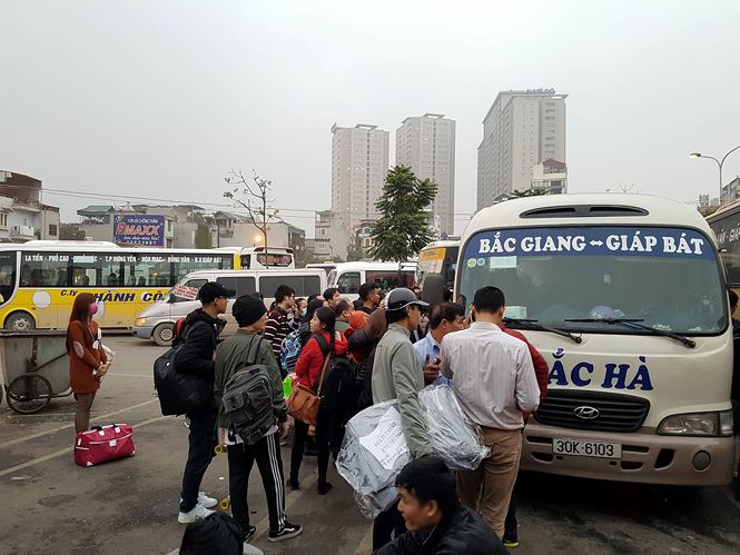 Hàng nghìn người rời Hà Nội nghỉ lễ