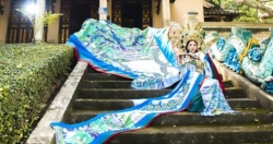 Châu Ngọc Bích mang áo dài hoa sen trắng tới "Mrs Universe 2018"