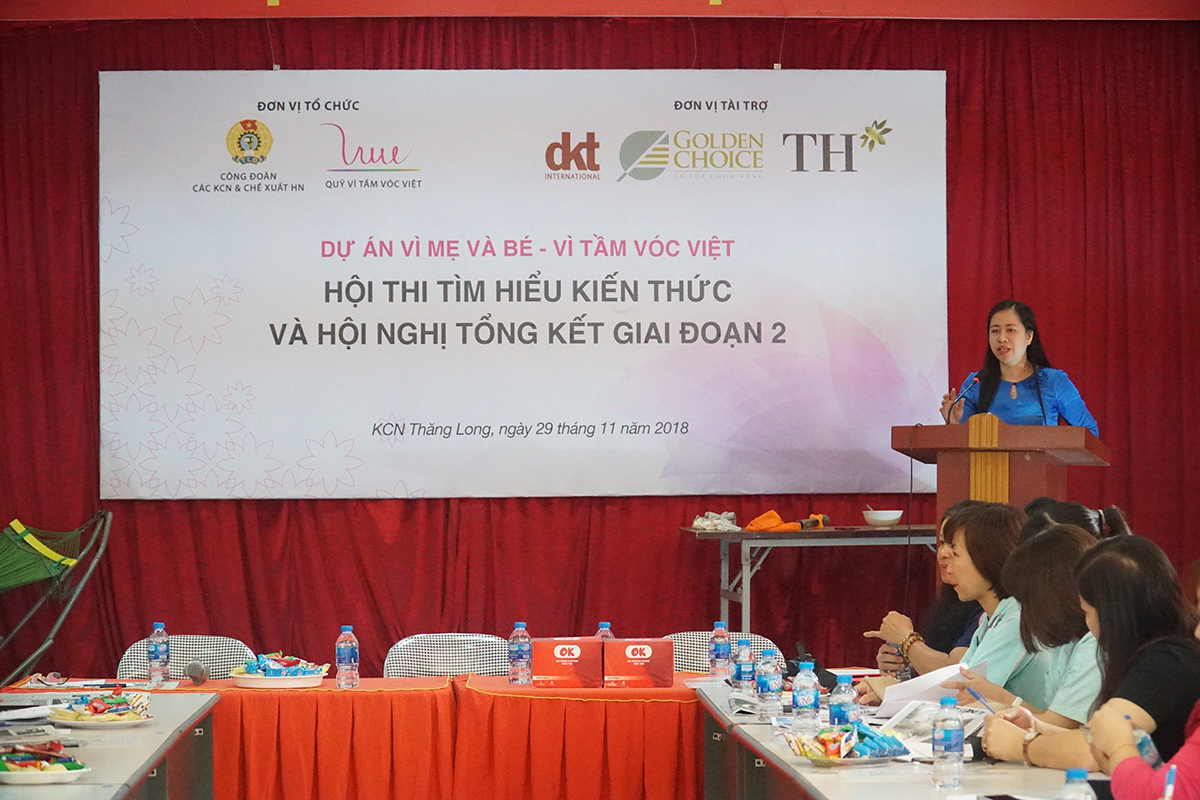 Bà Bùi Thanh Giang - Ủy viên ban thường vụ, Trưởng Ban Nữ công, Liên đoàn Lao động TP. Hà Nội phát biểu tại phần khai mạc của Hội nghị.