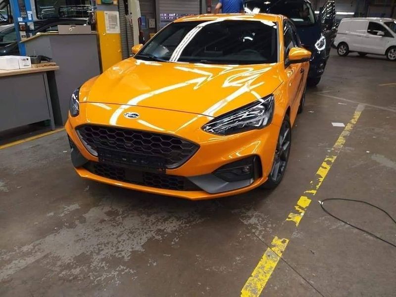 Hatchback hiệu suất cao Ford Focus ST 2019 lộ diện: vô cùng hấp dẫn
