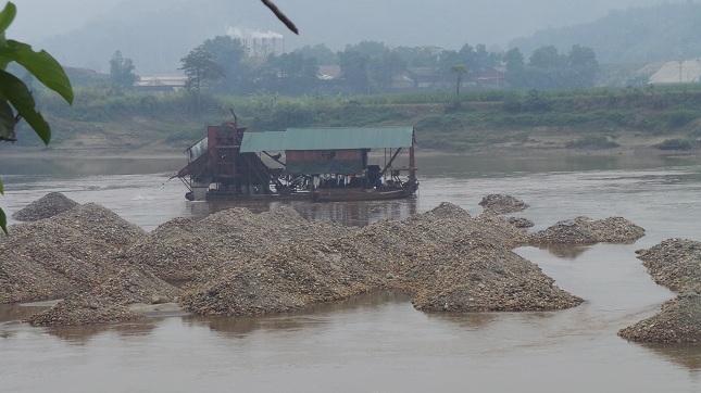 9 doanh nghiệp khai thác cát sỏi bị UBND tỉnh Yên Bái yêu cầu tạm dừng hoạt động.