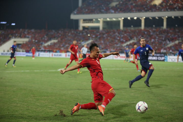 Nỗ lực cứu bóng của Trọng Hoàng