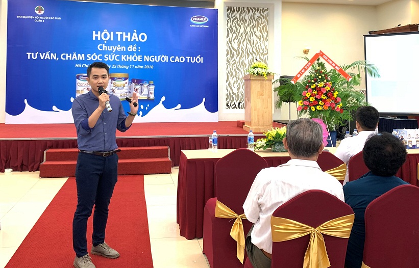 Ông Nguyễn Hữu Tuấn – Trưởng ban ngành hàng Sữa bột Vinamlilk phát biểu trong hội thảo