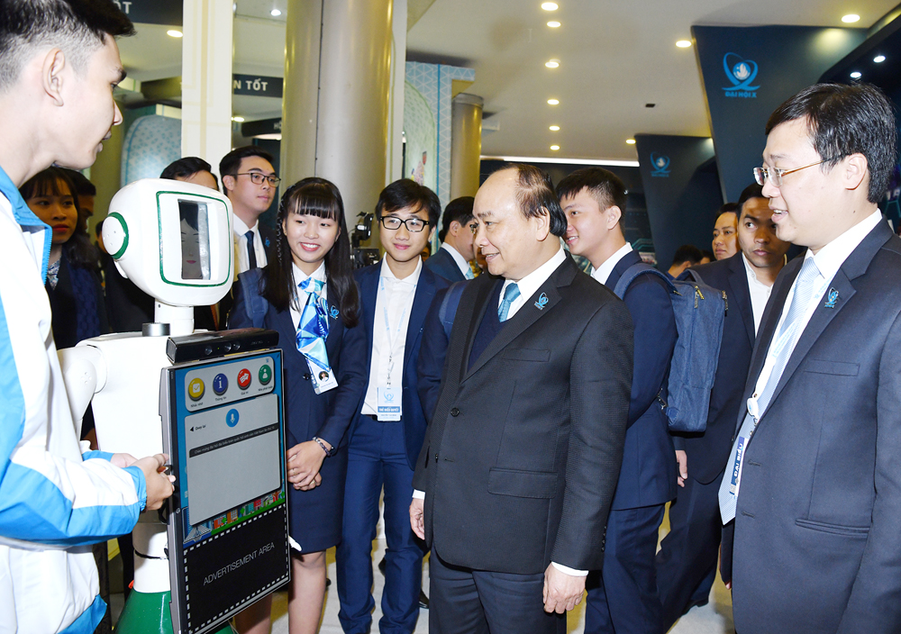 Thủ tướng Nguyễn Xuân Phúc thăm triển lãm