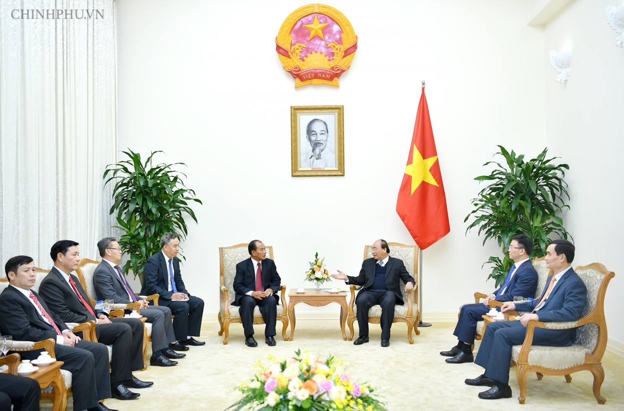 Thủ tướng nhấn mạnh: Mỗi bộ, ngành Việt Nam hợp tác thành công với đối tác Lào là những bông hoa đẹp đóng góp vào vườn hoa hữu nghị hợp tác chung của hai nước.