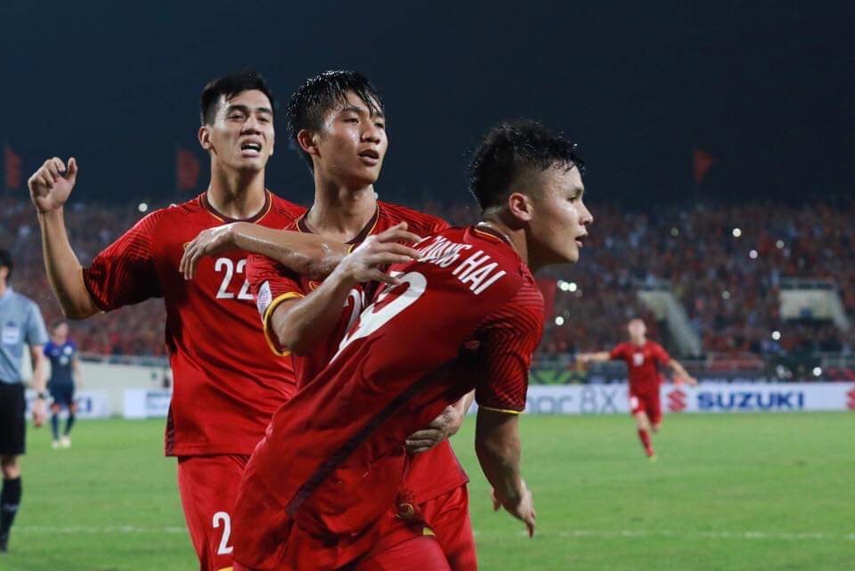 Các cầu thủ ĐTVN ăn mừng bàn thắng