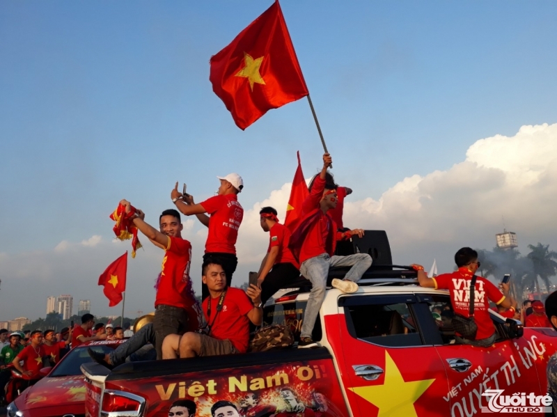 Hàng triệu người hâm mộ Việt Nam hướng về đội tuyển trong trận chung kết AFF Cup 2018.