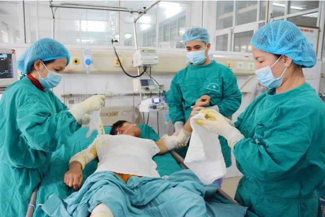 Ghép da cứu 3 bệnh nhân bị tai nạn lao động nghiêm trọng