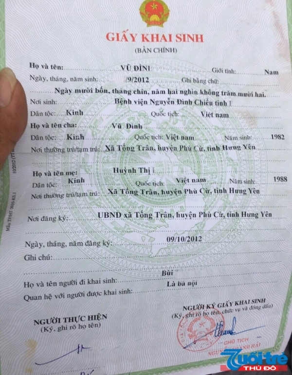 Năm 2015 ông Nguyễn Thanh Hải được bầu làm Chủ tịch UBND xã Tống Trân nhưng năm 2012 đã ký giấy khai sinh cho người dân với chức danh Chủ tịch UBND xã?.