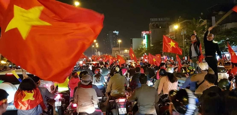 Triệu người trắng đêm mừng tuyển Việt Nam vô địch AFF Cup 2018