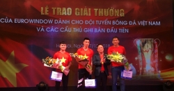 Các cầu thủ Việt Nam nhận cả núi tiền thưởng từ Eurowindow