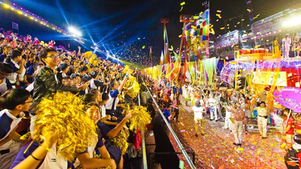 Đến với lễ hội Chingay Parade, các gia đình sẽ được hòa mình vào những màn trình diễn đầy màu sắc và cùng nhau ghi lại những khoảnh khắc vui tươi trong dịp mừng năm mới.