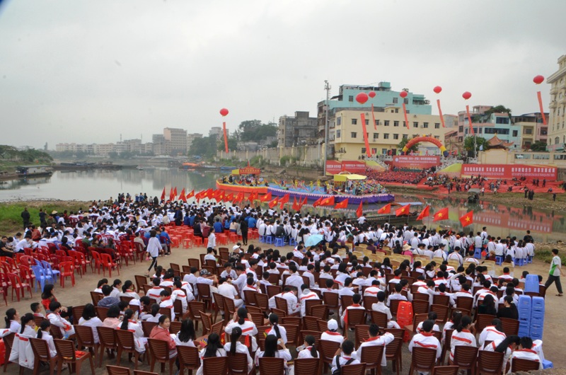 Chương trình thu hút hàng ngàn khán giả mỗi bên