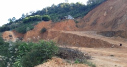 Lạng Sơn: Phạt rồi cho ngang nhiên khai thác đất trái phép ngay cạnh Quốc lộ 1A