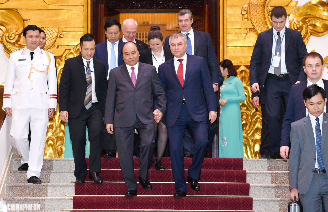 Thủ tướng Nguyễn Xuân Phúc cùng Chủ tịch Duma quốc gia Nga Vyacheslav Viktorovich Volodin và các đại biểu.
