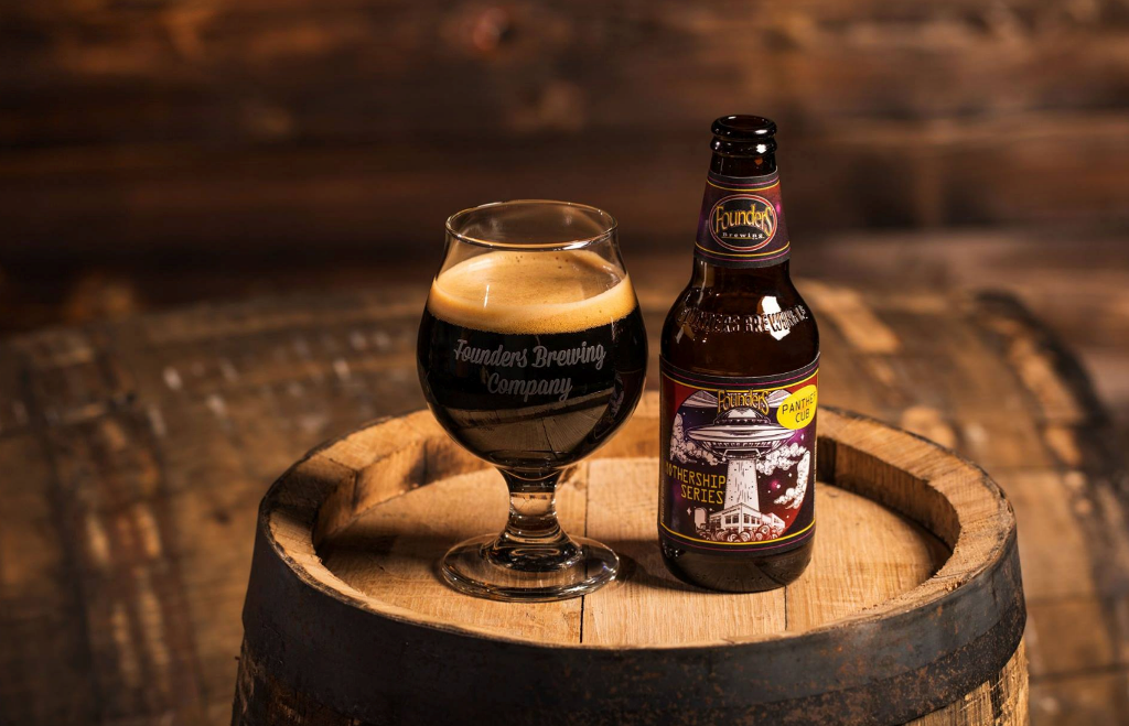 Bạn có thể thưởng thức món bia trứ danh của Founders Brewery - một thương hiệu bia lâu đời với 160 năm sản xuất bia thủ công.