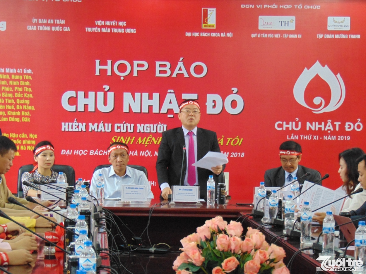 Nhà báo Lê Xuân Sơn, Tổng Biên tập Báo Tiền Phong, Trưởng ban tổ chức Chủ nhật Đỏ 2019 phát biểu tại buổi họp báo