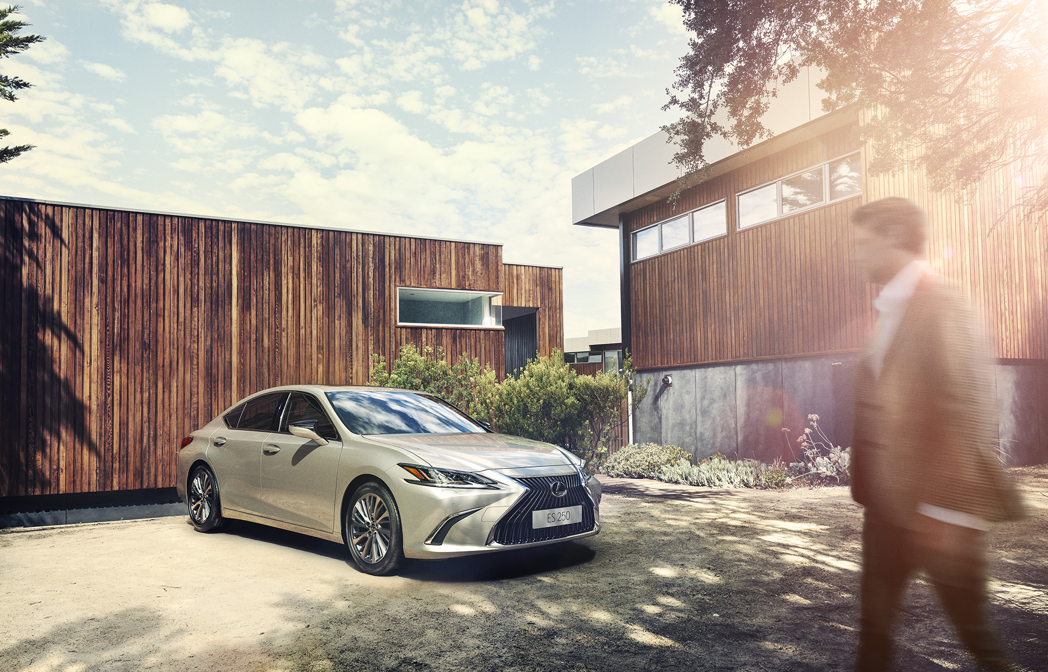 Sedan hạng sang Lexus ES 250 mới  chính thức được giới thiệu tại Việt Nam