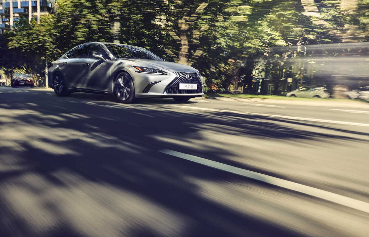Sedan hạng sang Lexus ES 250 mới  chính thức được giới thiệu tại Việt Nam