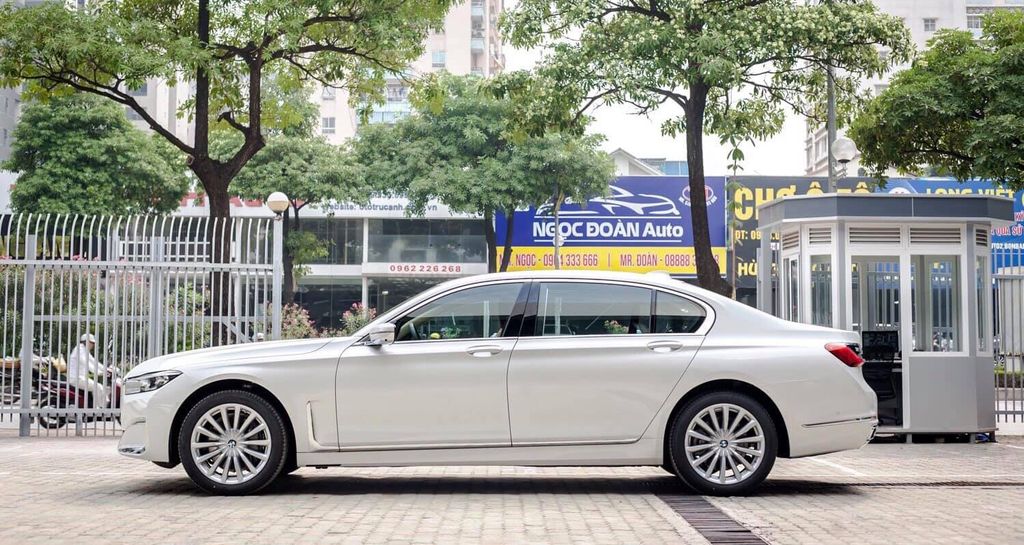 BMW 7-Series 2020 và 740Li 2020 (LCI) đều không có sự thay đổi về vóc dáng tổng thể so với thế hệ tiền nhiệm