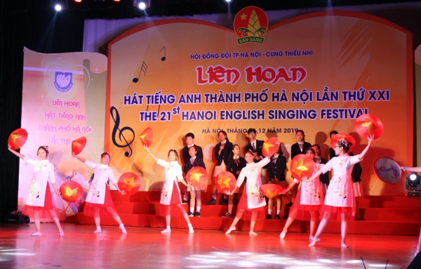 Chung khảo “Liên hoan hát tiếng Anh thành phố Hà Nội lần thứ XXI”