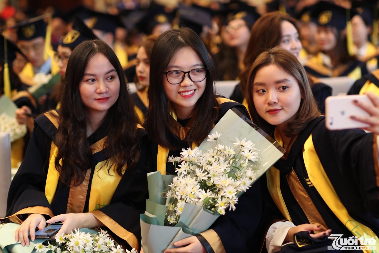 Khoa Quốc tế (ĐHQGHN) trao bằng  tốt nghiệp cho hơn 400 Cử nhân, Thạc sĩ